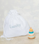 Bolsa-para-ropa-sucia-bordado-gris-de-la-marca-Gabis