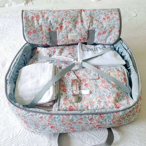 maleta-de-maternidad-Gabis-de-flores-rosas