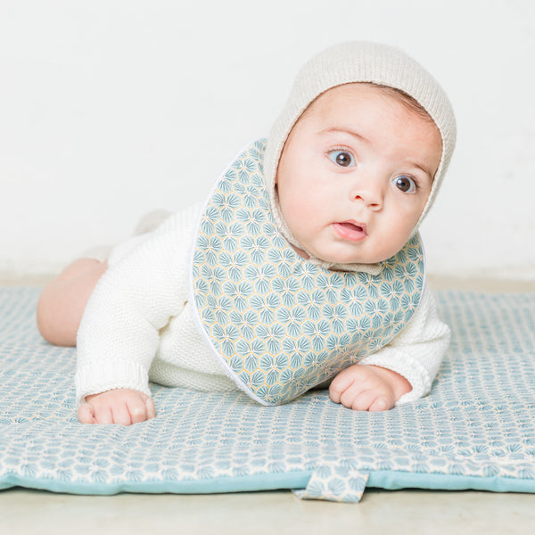 Las mantitas de juego, imprescindibles en el desarrollo de los bebés – Gabis