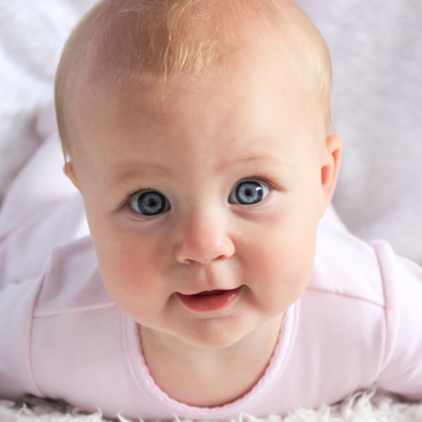 bebes blancos con ojos verdes