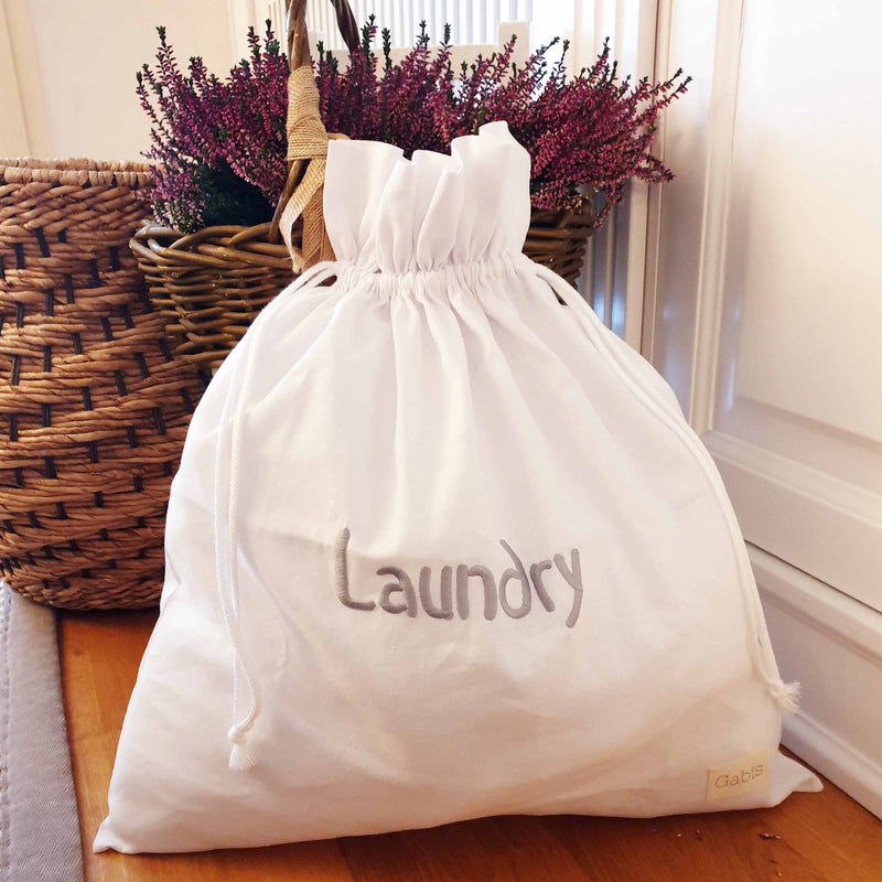 Bolsa-de-ropa-sucia-bordado-laundry-gris-de-la-marca-Gabis