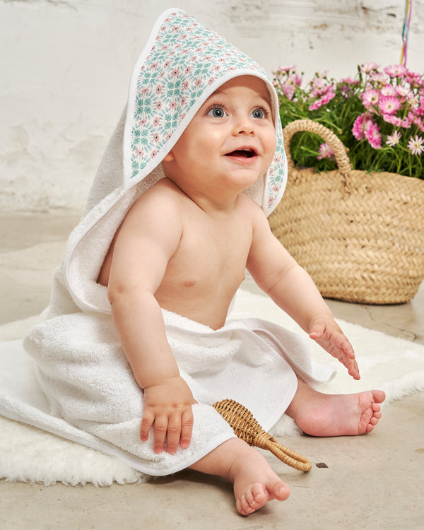 Bebé con capa  de baño Cristina de Gabis