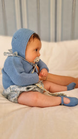 Gabis-bebé-con-capota-chaqueta-de-punto-azulón