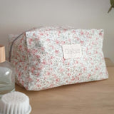 Neceser-de-flores-rosas-marca-Gabis-modelo-Greta